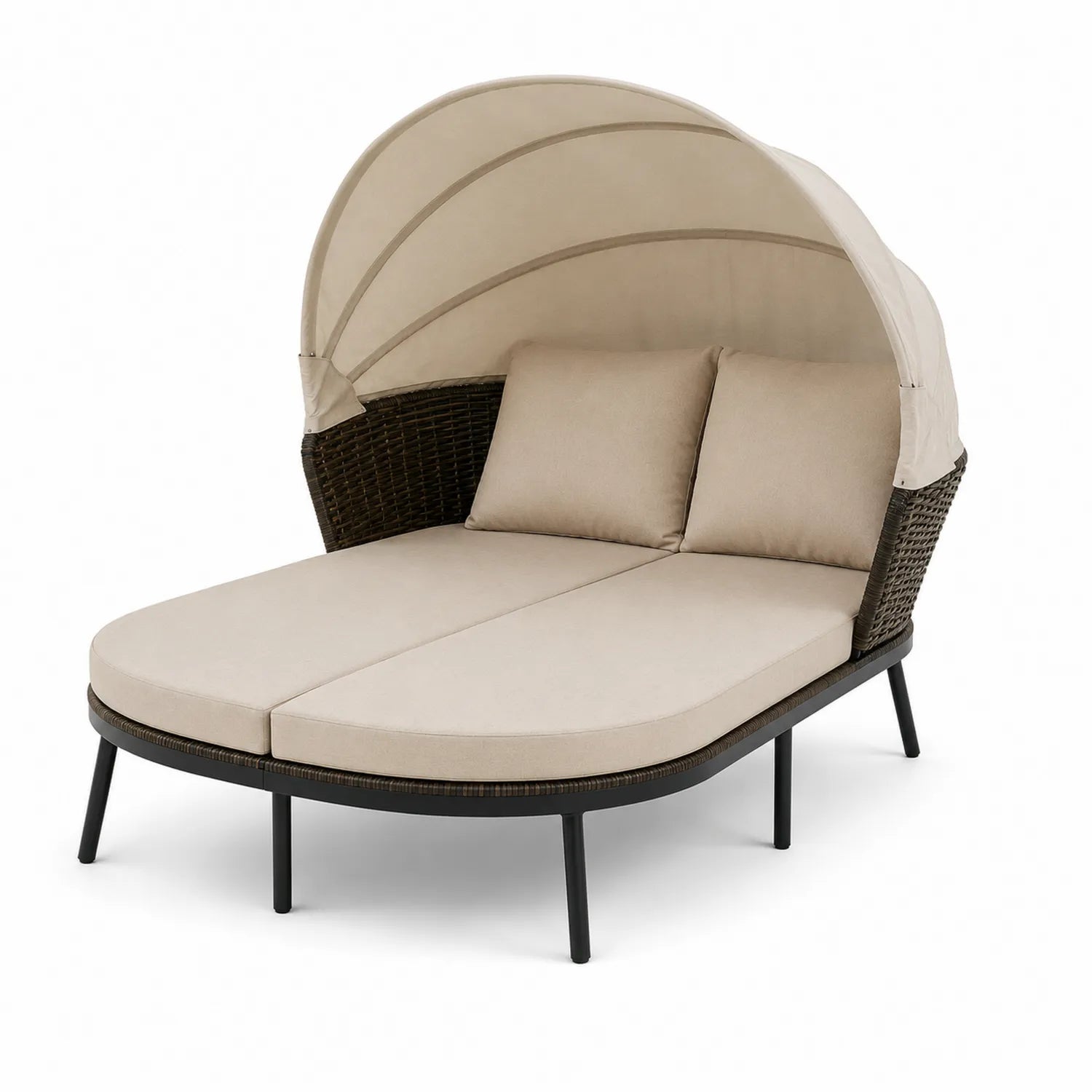 Cama de día de exterior con dosel de ratán y cojines beige